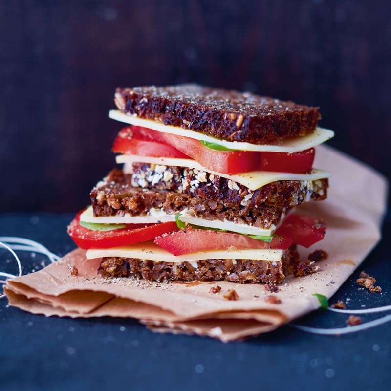 Foto van Sandwich met tomaat en kaas door WW