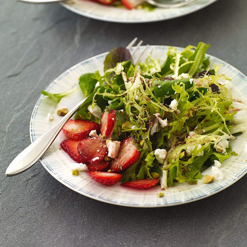 Photo of Green salad with strawberries and goat cheese by WW