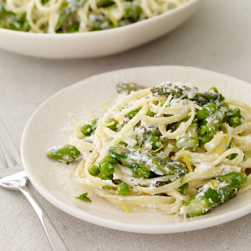 Photo of Linguini with asparagus, peas, and ricotta by WW