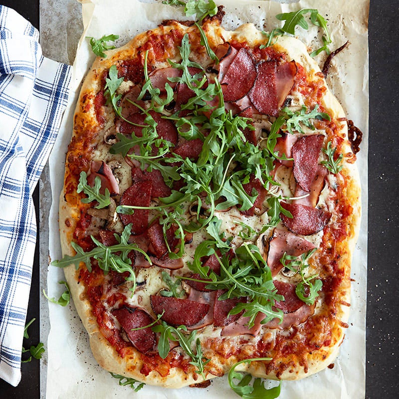 Foto av Pizza med rucola, skinka och salami från WW ViktVäktarna