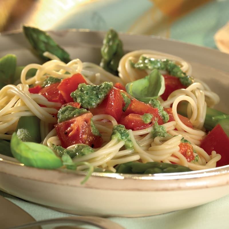 Foto Spaghetti mit Kräuterpesto und grünem Spargel von WW