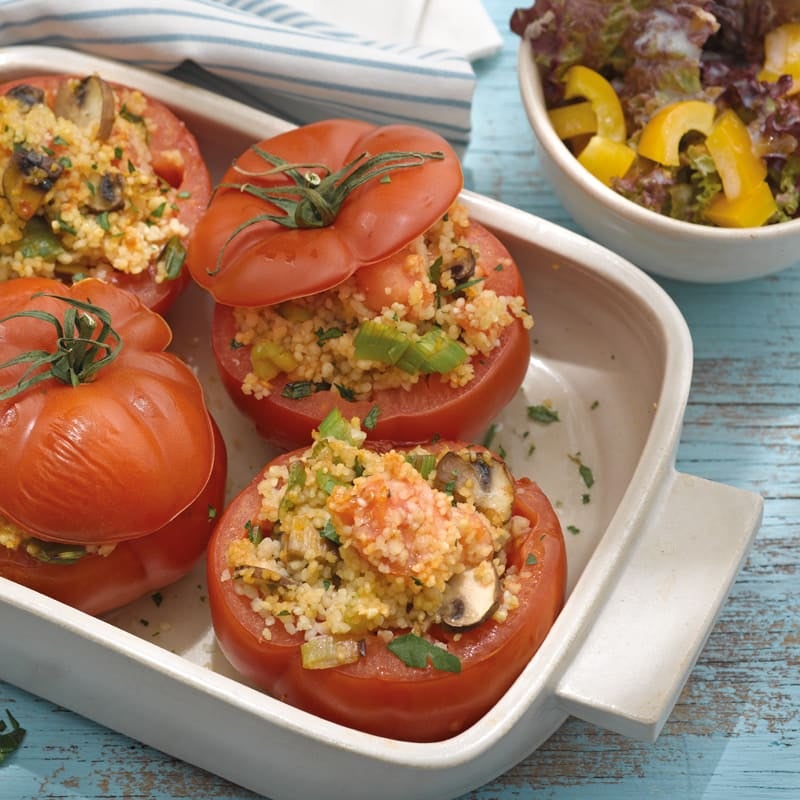 Foto Tomaten mit Couscousfüllung und grünem Salat von WW
