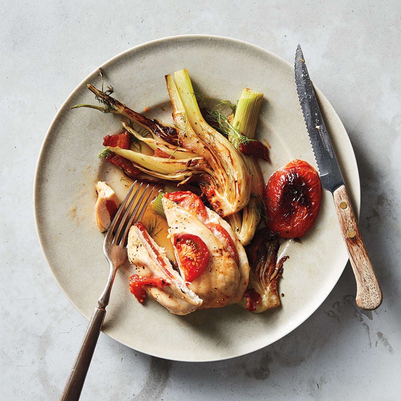 Tomato-stuffed chicken with roasted fennel