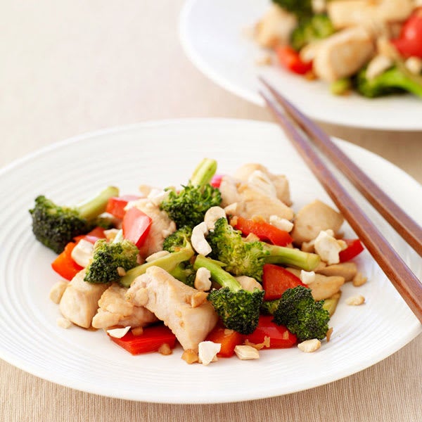 Photo of Stir-fried chicken with broccoli, red peppers and cashews by WW