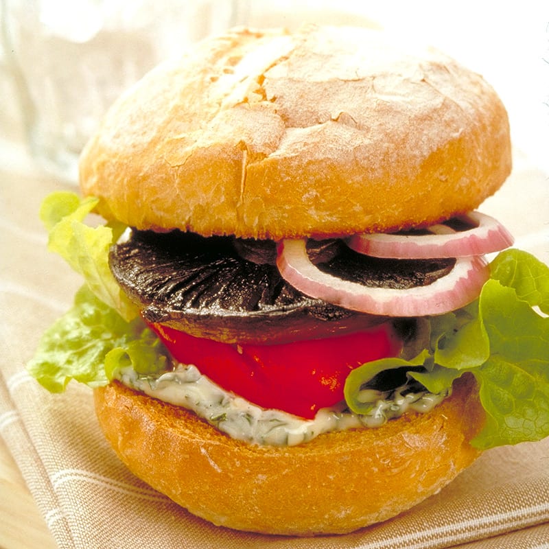 Photo de Burger de portobello grillé avec mayonnaise au basilic par WW