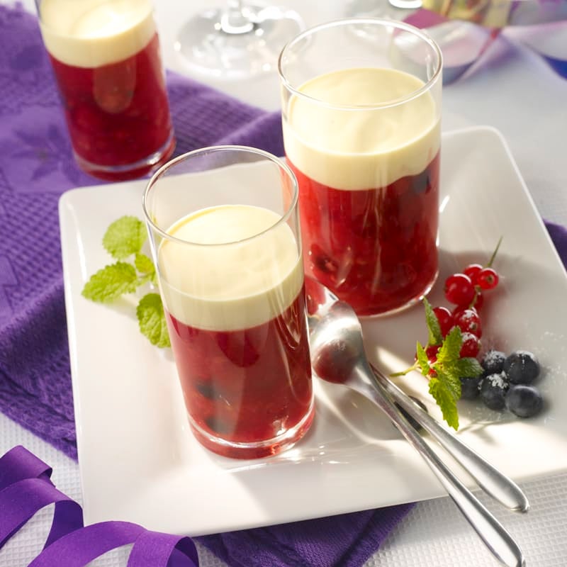 Rote Grütze mit Vanillesauce Rezept | WW Deutschland