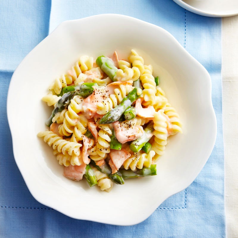 Photo of Creamy salmon pasta with asparagus by WW