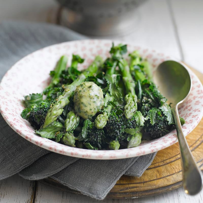 Foto Grüner Spargel und Broccoli mit Kapern-Mix von WW
