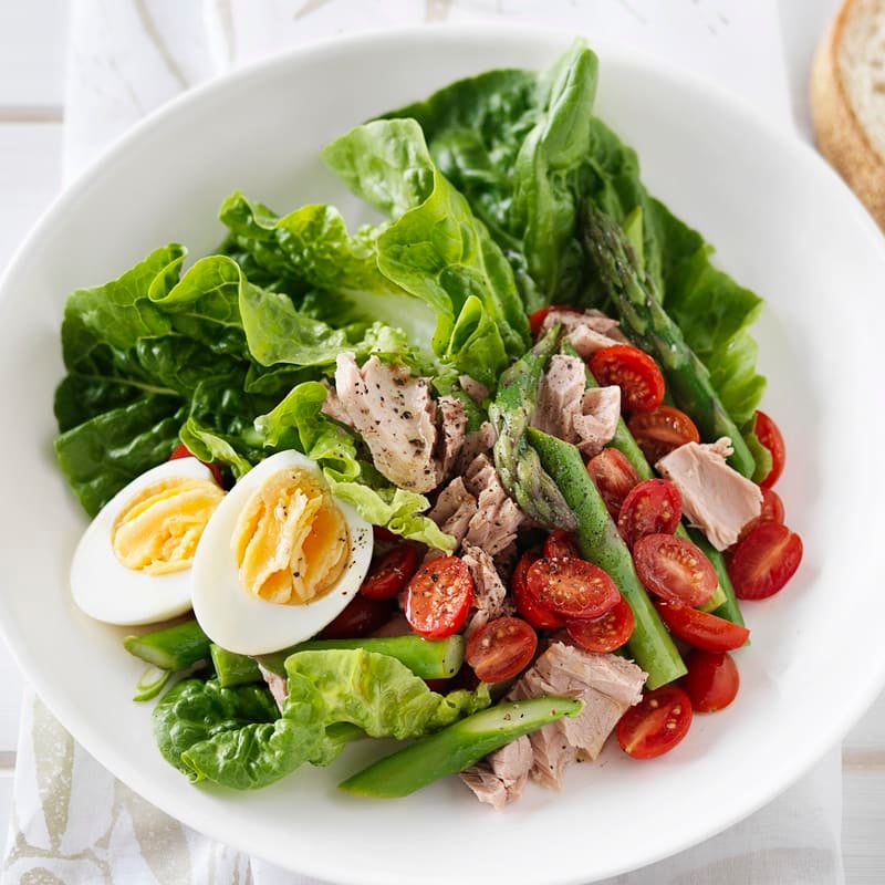 Photo of Egg, asparagus, tuna and baby cos salad by WW
