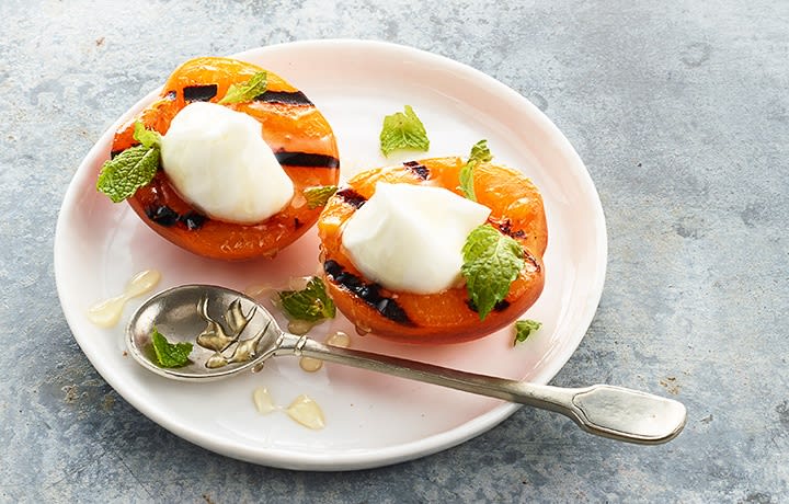 apricots grilled halves with yogurt and honey