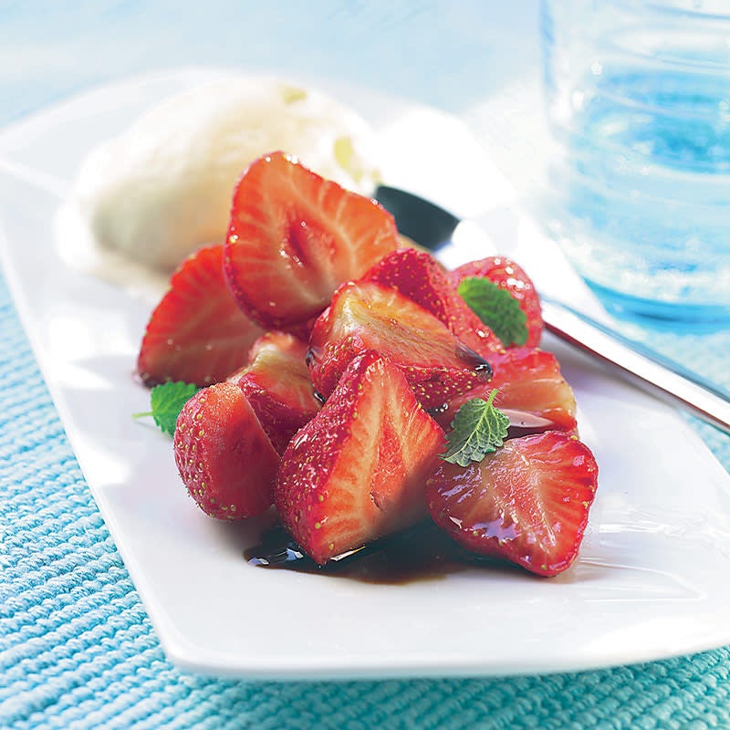 Foto av Marinerade jordgubbar med glass från WW ViktVäktarna