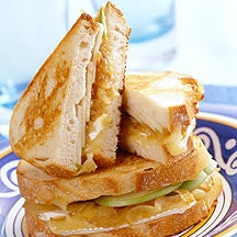 Photo de Sandwich grillé au brie et aux pommes par WW