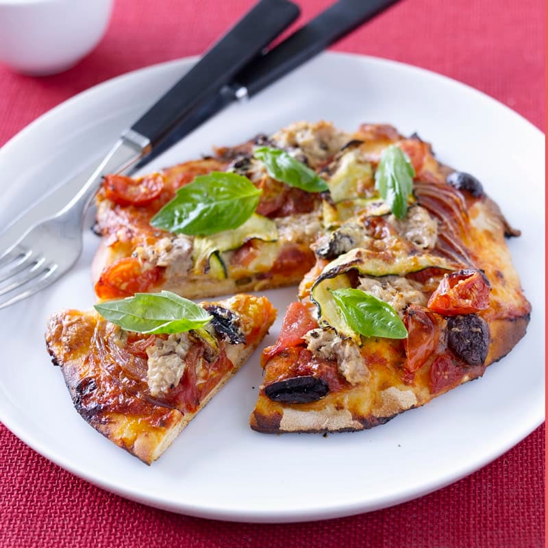 Photo of Tomato, tuna and olive pizza by WW