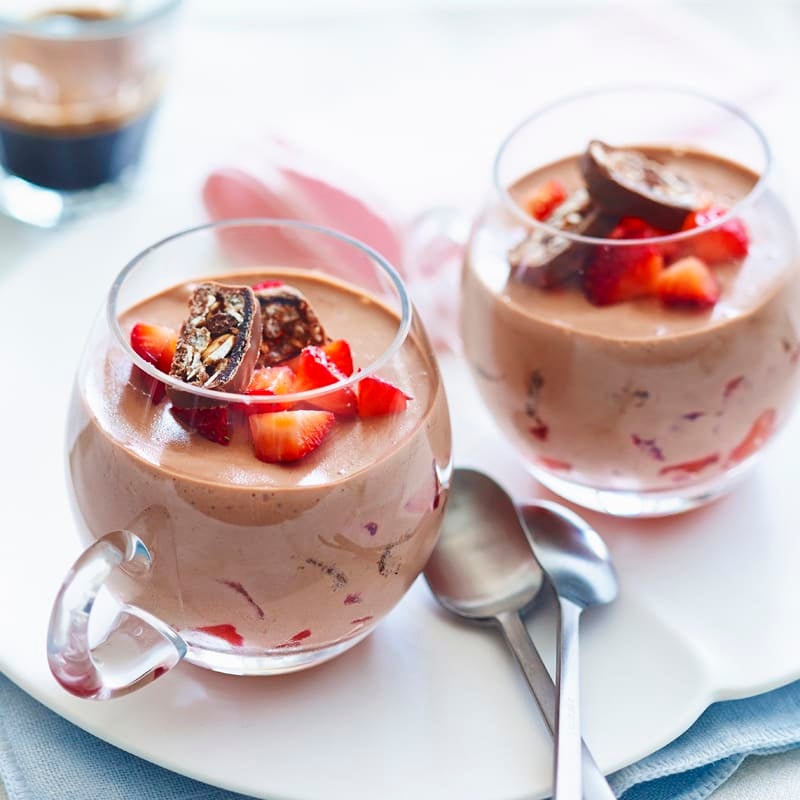 Photo of Crunchy chocolate mousse with strawberries by WW