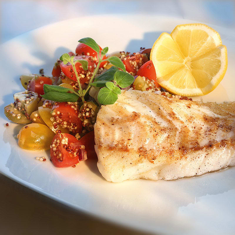 Foto av Halstrad torskfilé med quinoa och tomatsallad från WW ViktVäktarna