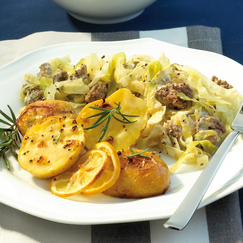 Backkartoffeln mit Weißkohl und Tatar Rezept | WW Deutschland