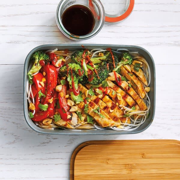ASIAN CHICKEN AND VEGGIE BOWL WITH RICE NOODLES