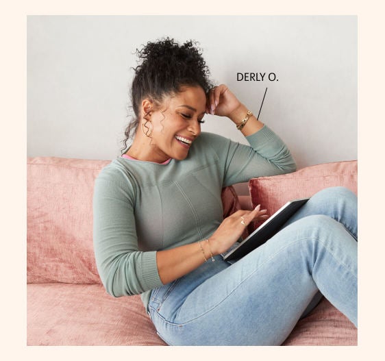 WW member Derly O. relaxes on a couch, using her tablet device.